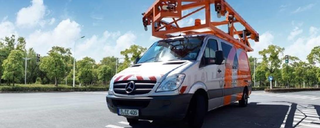 Das Bild zeigt das Fahrzeug zur Straßenbefahrung.