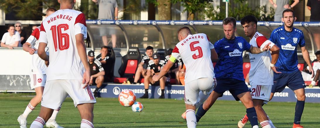 Spielszene mit Angelo Mayer und Blerand Kurtishaj 