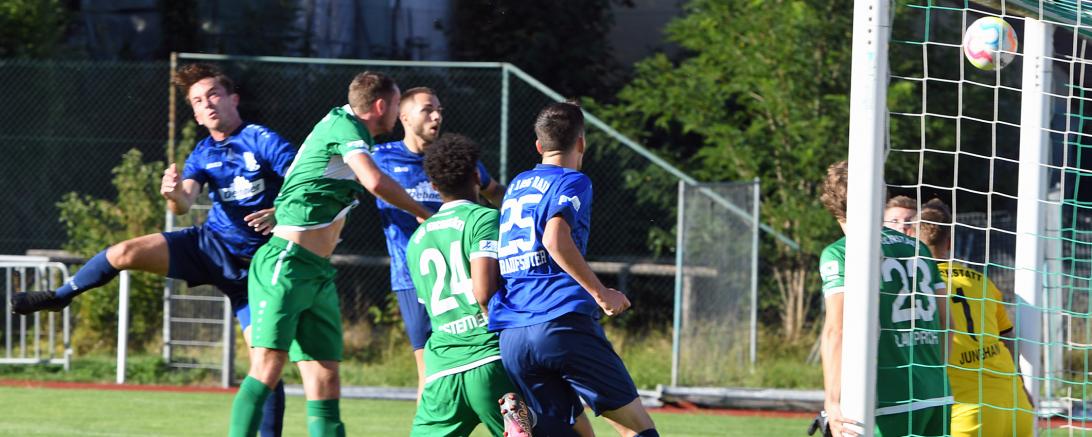 Lukas Gerlspeck erzielt die Rainer Führung. 
