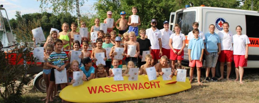 Das Bild zeigt die Kinder des Ferienprogramms der Wasserwacht Rain.