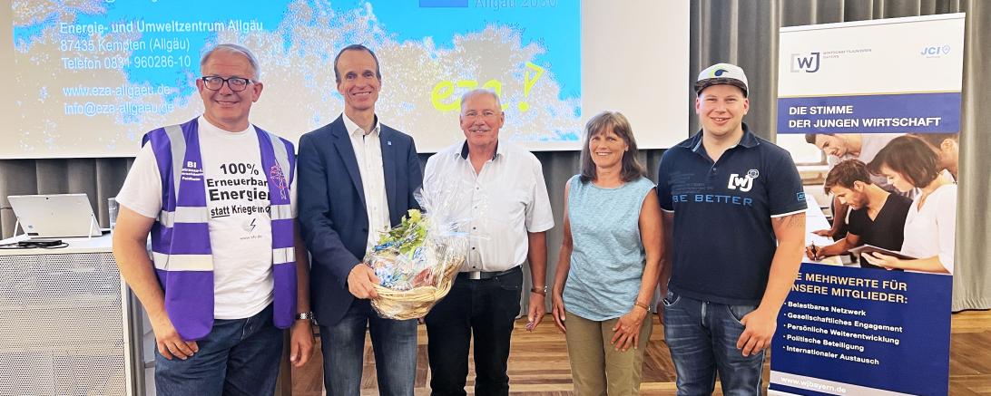 Auf dem Bild zu sehen (von links): Martin Stegmair, Martin Sambale, Reiner Baumann, Gabriele Buck-Baumann, Florian Osswald.