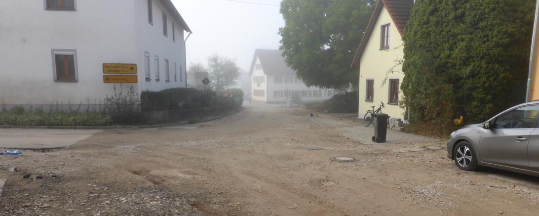 Die Ortsdurchfahrt von Lochenbach ist seit Monaten gesperrt und steht nun zur Asphaltierung an.