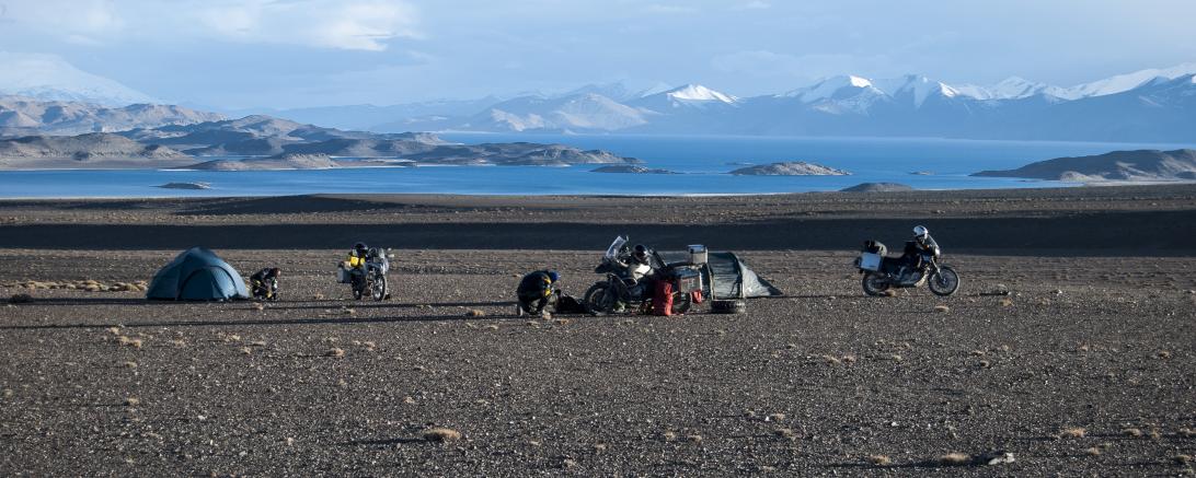 Eine Reise durch beeindruckende Landschaften, in eine fremde Welt mit Ländern, deren Namen aus alten Zeiten und vergilbten Büchern in die Gegenwart wehen, immer nah an den Menschen, mitreißend und abenteuerlich.