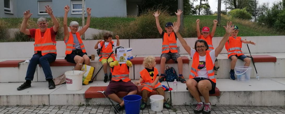 Im Rahmen des Ferienprogramms des Mehrgenerationen Hauses in der Parkstadt war die Plogging Gruppe des Vereins Transition Town Donauwörth e.V. im August in der Parkstadt in Donauwörth unterwegs