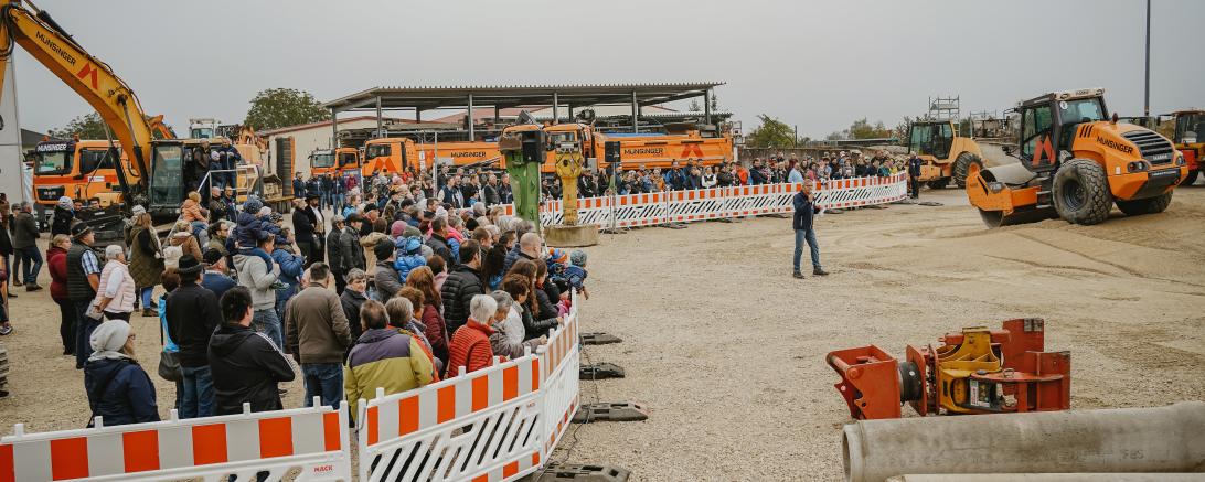 Zahlreiche Besucher bestaunten die Baumaschinenshow
