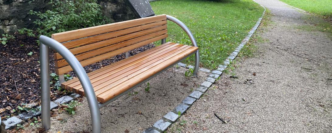 In Wemding wurden 18 neue Sitzbänke installiert. 