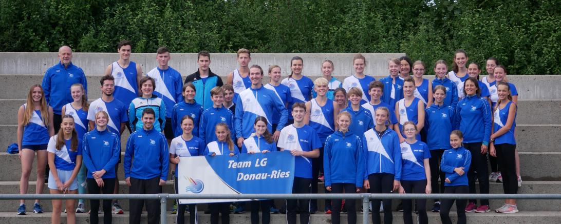 Das Bild zeigt die Athleten der LG Donau-Ries beim Vorbereitungstraining. 