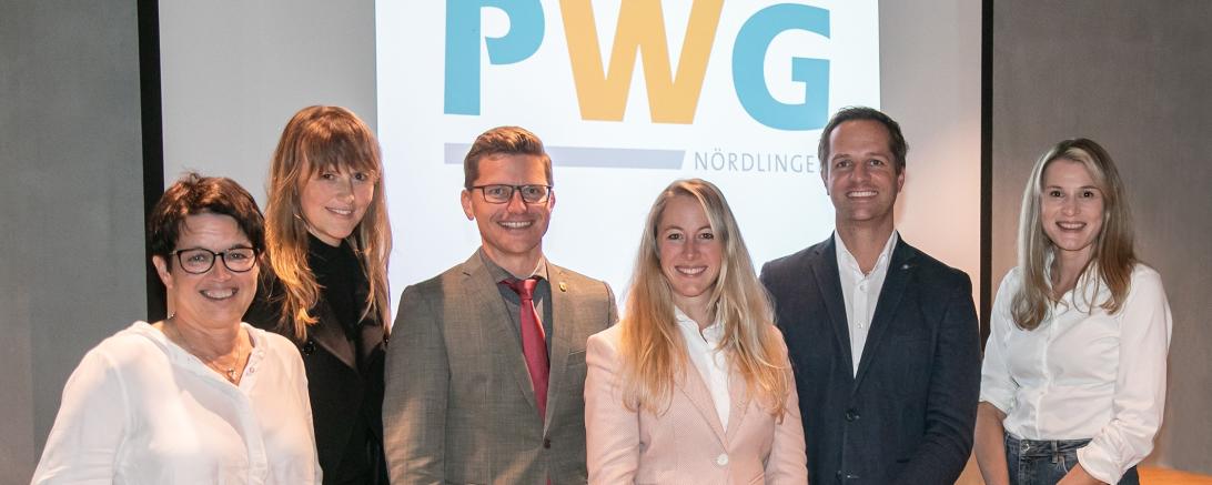 Auf dem Bild zu sehen (von links): Schriftführerin Susanne Vierkorn, 2. Vorsitzende Cara Irina Wagner, Oberbürgermeister David Wittner, 1. Vorsitzende Barbara Wunder, 1. Vorsitzender Dr. Georg Frank und 2. Vorsitzende Simone Baumann. Es fehlt Kassenwart Michael Kemnitzer. 