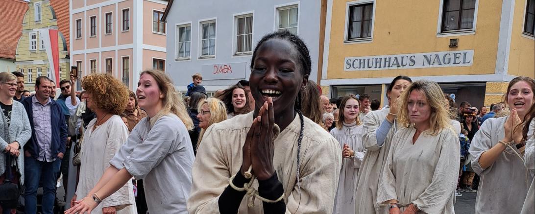 Am vergangenen Stadtmauerfest als Hexen noch begnadigt (vorne Mariam Hasle-Lagemann, ganz rechts Laken James), wollen die Eigner Angels in ihrer 15. Erstligasaison keine Nachsicht walten lassen. Dazu bedarf es aber insbesondere im Angriff noch einige Verbesserung. 