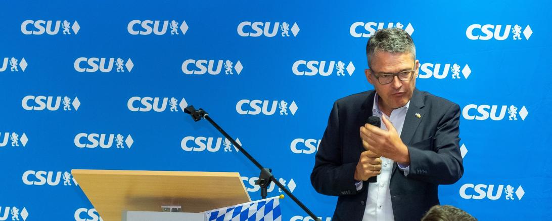 Oberst a.D. und MdB, Roderich Kiesewettervvvvvvvvvvvvvvvv