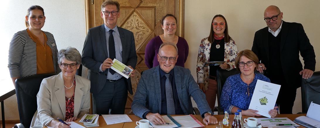 Teilnehmende am runden Tisch Nachhaltigkeitsthemen an Schulen