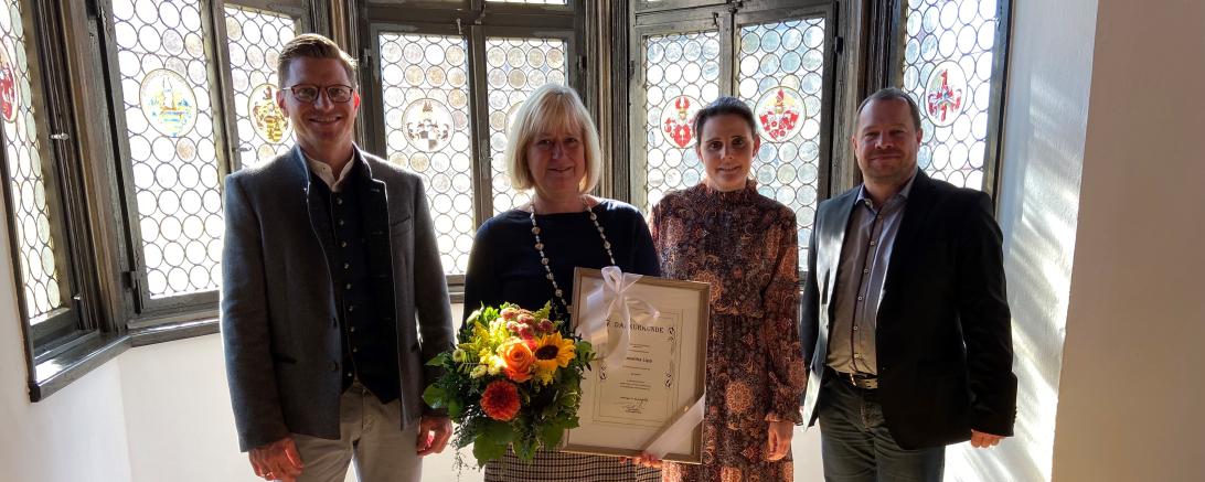 Das Bild zeigt Roswitha Lipp bei der Feier zu ihrem 40-jährigen Dienstjubiläum.