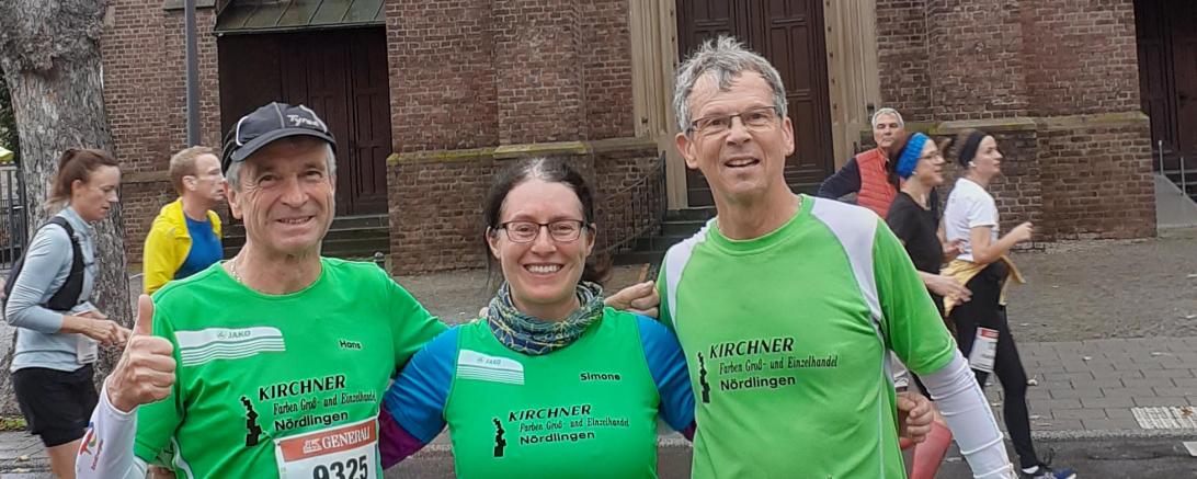 Auf dem Bild zu sehen, bei Kilometer zehn, von links: Hans Niederhuber, Simone Müller und Bernhard Satzenhofer. 