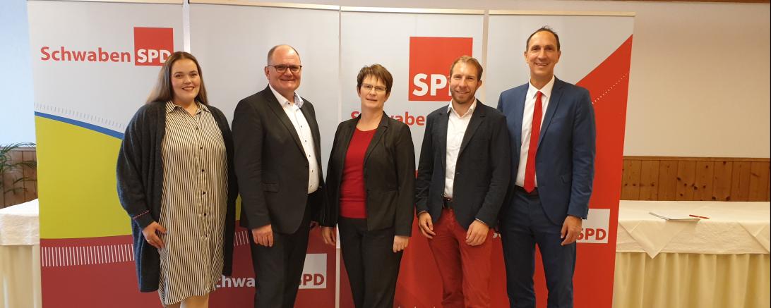 Auf dem Bild zu sehen (von links): Marion Segnitzer-König, Georg Wiedemann, Claudia Müller, Thomas Heydecker und MdB Christoph Schmid. 