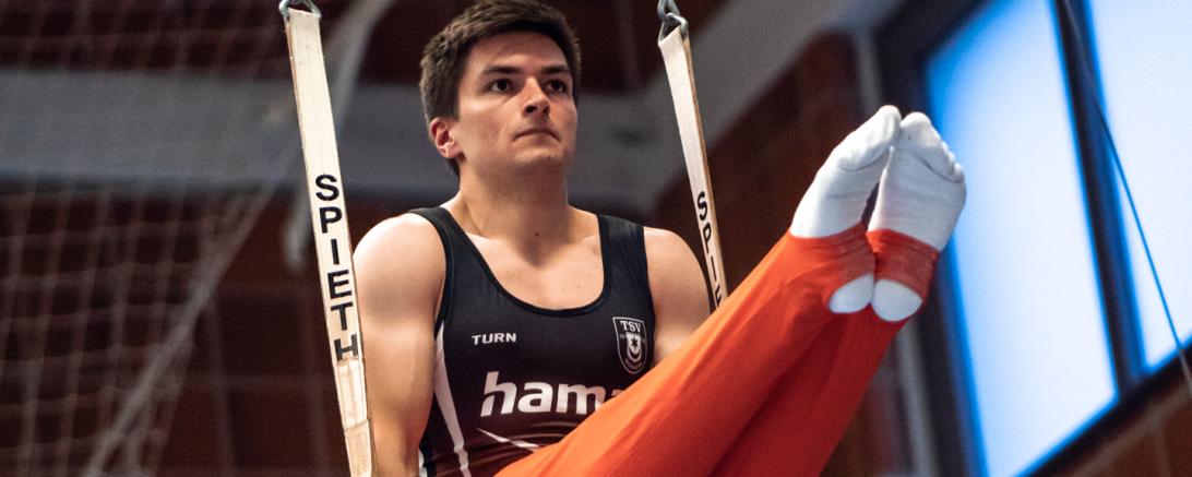 Tim Leibiger während seiner Übung an den Ringen