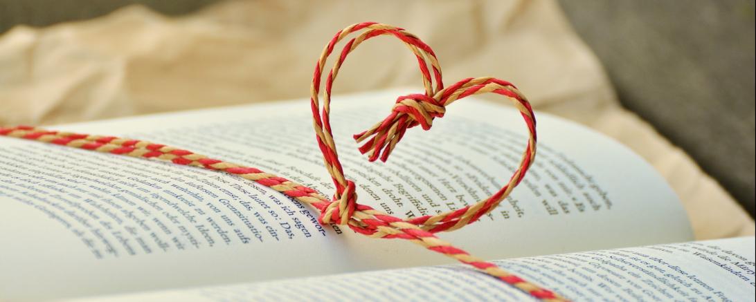 Symbolbild eines offenen Buches.