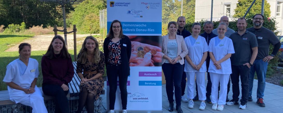 Das Bild zeigt die Beteiligten der Veranstaltung Entlastungsmöglichkeiten für pflegende Angehörige.