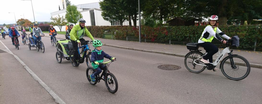 Nicht immer ist radeln so sicher und macht so viel Spaß wie bei der Kiddical-Mass-Demo im September.