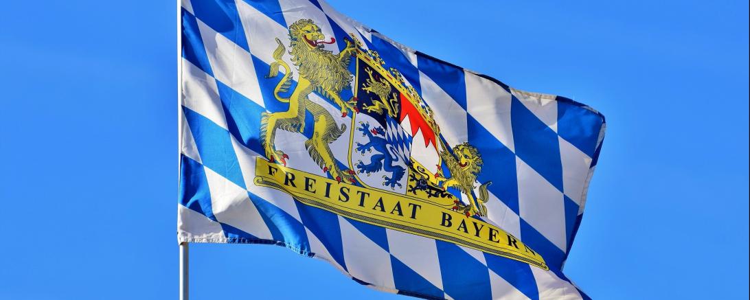 Symbolbild der Bayernflagge.