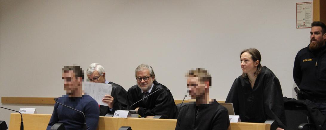 Am Vormittag des zweiten Prozesstages ließ der 28-jährige Hauptangeklagte durch seinen Verteidiger eine erste Erklärung verlesen.