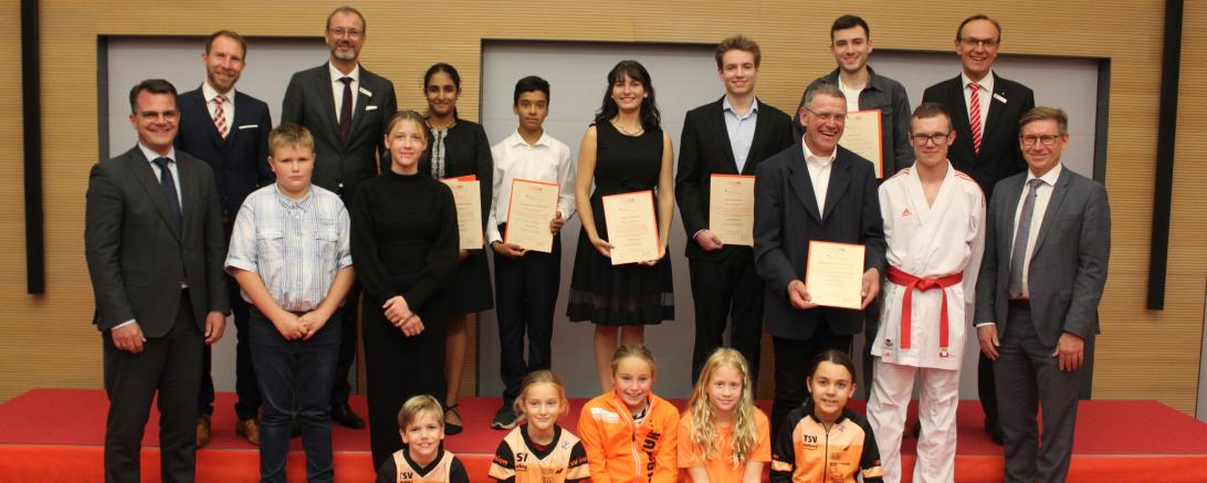 Jugendleistungspreis 2022 Preisträger*innen Jugendleistungspreis 2022 Preisträger*innen 