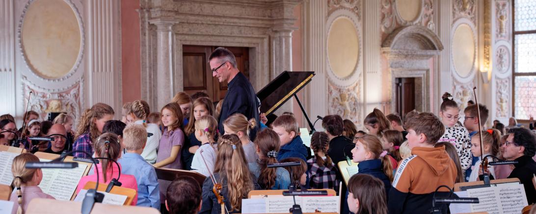 Moderiertes Konzert des Oettinger Kammerorchesters für Kinder.