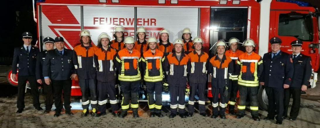 Erfolgreiche Leistugsprüfungabsolventen der Feuerwehr Tapfheim.