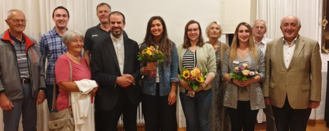 Vorstandschaft und Stadträte zusammen mit den Rednerinnen des Vortragsabends: Peter Blessin, Stadtrat Nicolas Bumba, Luise Brandl, Stadtrat Wolfgang Dittrich, Pfarrvikar Rainer Herteis, Leonie Sorg (VG Wemding), Julia Lux (GesundheitsregionPlus), Monika Nawrath, Bettina Böld (Pflegestützpunkt), Wilhelm Zech, Vereinsvorsitzender Gottfried Hänsel (v.l.n.r.).