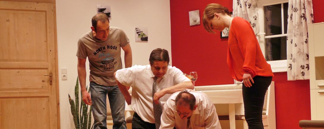 Im Bild wird die Szene aus dem Stück „Die Rache der verschmähten Jungfrau“ aus dem Jahr 2014 gezeigt.