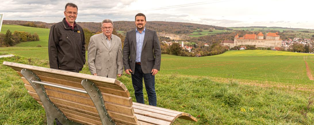 Waldliege zur Erinnerung an das 100-jährige Bestehen des Gartenbauvereins Harburg.