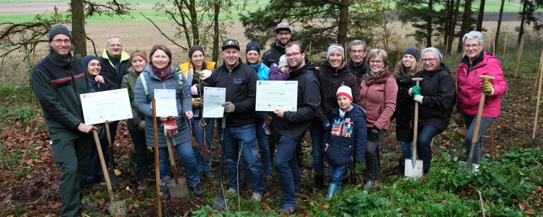 In Rain pflanzten die CSU Rain am Lech und die Wirtschaftsjunioren Donau-Ries gemeinsam Bäume.