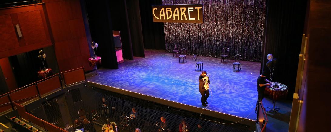 Eine Cabaret Bühne.
