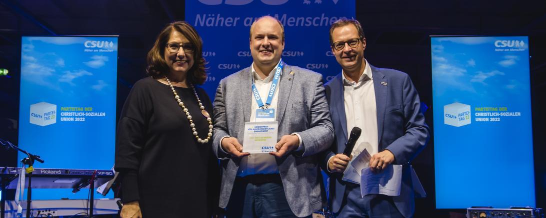 Auf dem Foto von links nach rechts: stellv. Generalsekretärin Tanja Schorer-Dremel, Stadtrat und Ortsvorsitzender Konrad Müller und Generalsekretär Dr. Martin Huber.
