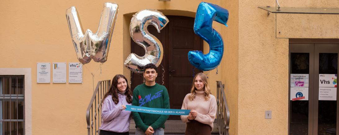 Das Bild zeigt Laura Krasniqi, Melih Karaman und Kim Wildermann (von links nach rechts).