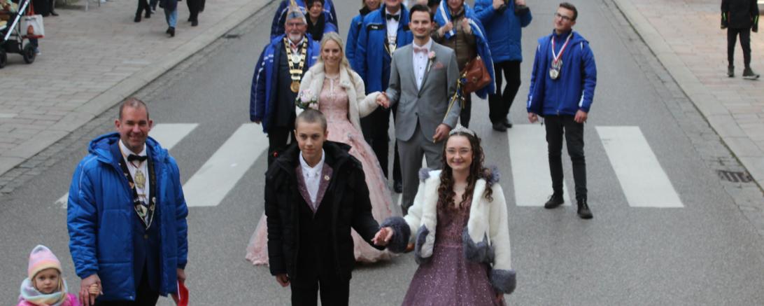 Prinz Marwin II. und Pinzessin Lisa I. eröffnen die Donauwörther Faschingssaison. 