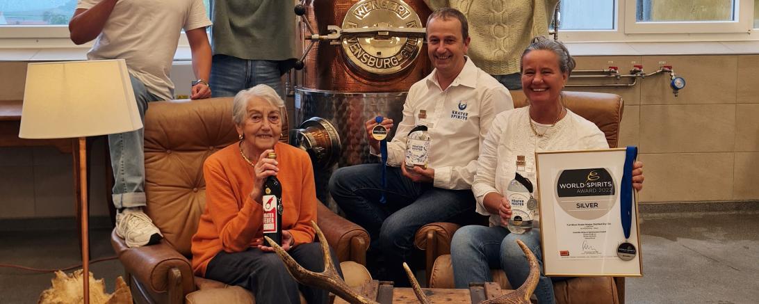 Die Rieser Destillerie erhält mehrmals Gold für ihren Meteoriten-Gin und den Meterioiten-Likör.