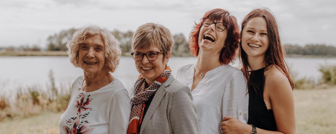 Auf dem Bild zu sehen (von links): Liselotte Schnitzer, Marina Haller, Christine Schnitzer und Jenny Schnitzer.
