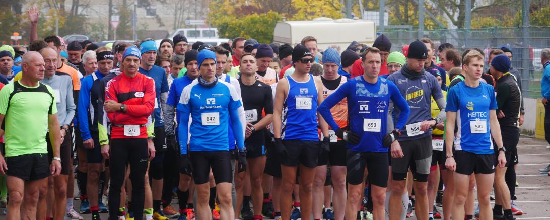 Die Teilnehmer warten auf den Startschuss.