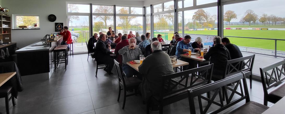 Bei einem Weißwurstfrüstück wurden 30 interessierte Bürger über die neuen Projekte informiert.