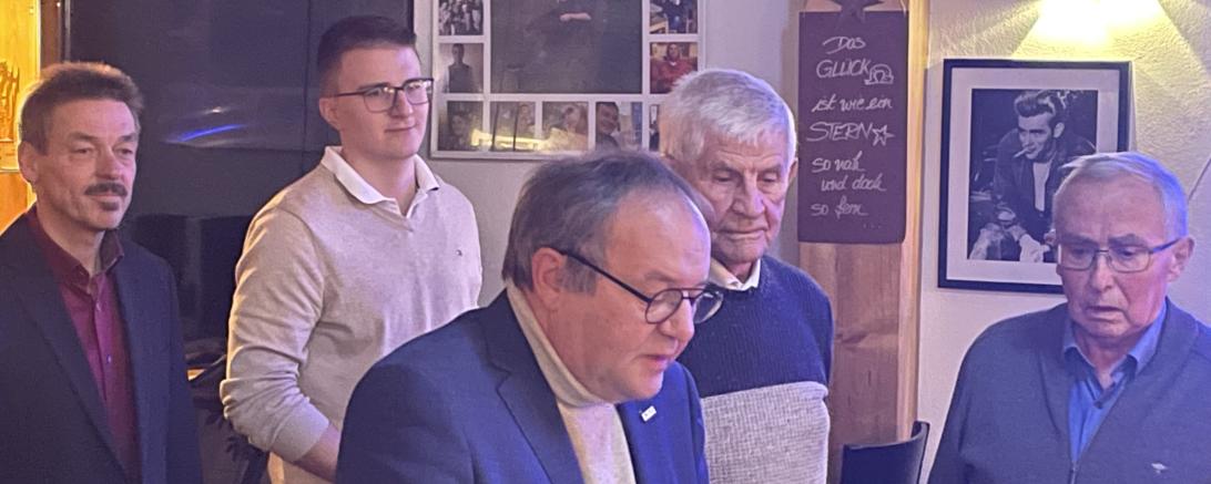 hrung des BLSV (v.l.n.r.: Rüdiger Scharz, Niklas Scheuerer, Roland Pickhard, Franz Duffek und Karl Vogel