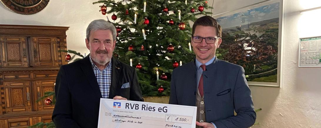 Karl Frisch aus Herkheim spendet 1.500 Euro für die Nördlinger Hilfe in Not. 