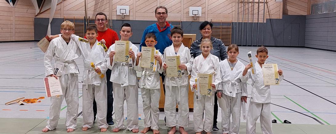 Das Bild zeigt den den Nachwuchs der Jujutsu-Sparte der SG Airbus Helicopters.