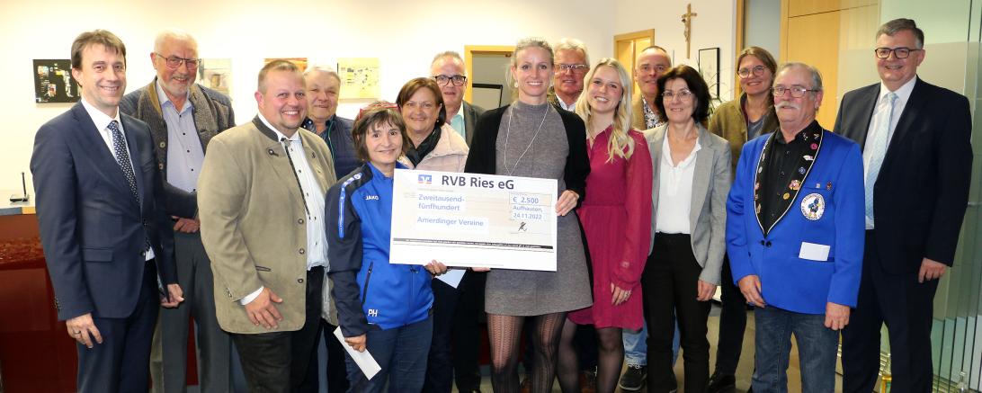IIm Bild zu sehen die Amerdinger Vereinsspende