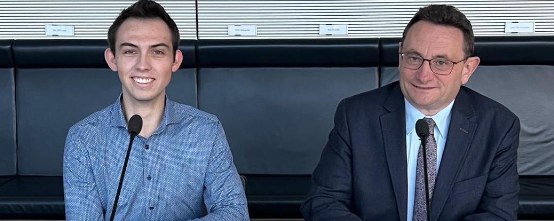 Noah Berber (rechts) aus Wemding nahm an der 19. Jugendpolitischen Praxiswoche teil. Fünf Tage begleitete er Bundestagsabgeordneten Ulrich Lange durch den Berliner Politikbetrieb.