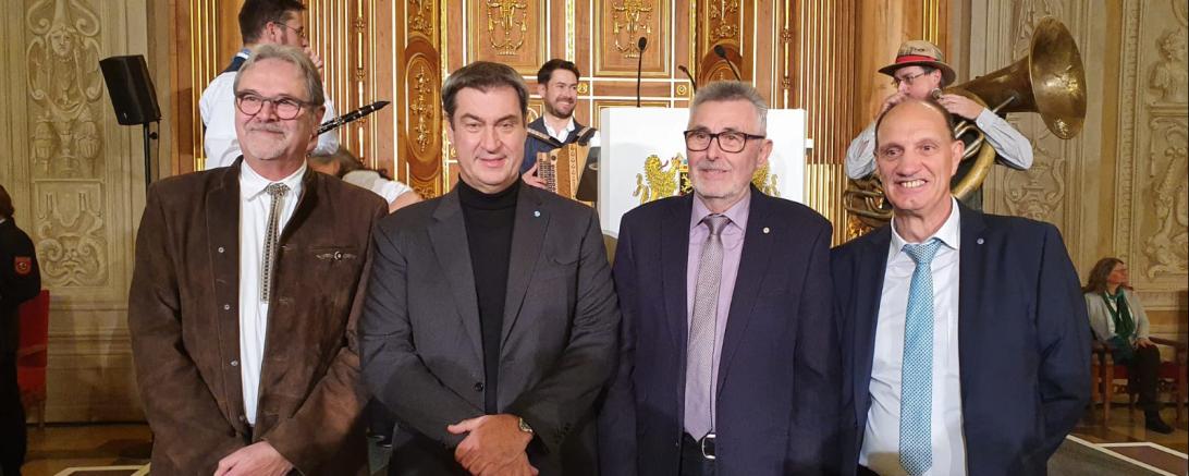 Im Bild zu Sehn: (v.l.n.r. Peter Oesterer, Ministerpräsident Markus Söder, Friedrich Ackermann, Franz Fischer)