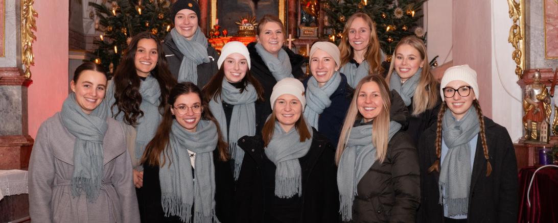 Oben: Anna-Theresa Schenk, Anna Schlosser, Manuela Reeg; Mitte: Katrin Haberle, Sarah Stemmer, Kathrin Feyerlein, Sophia Wottke; Vorne: Verena Haberle, Melissa Sandmeir, Magdalena Steidle, Franziska Steidle, Alina Fastner.