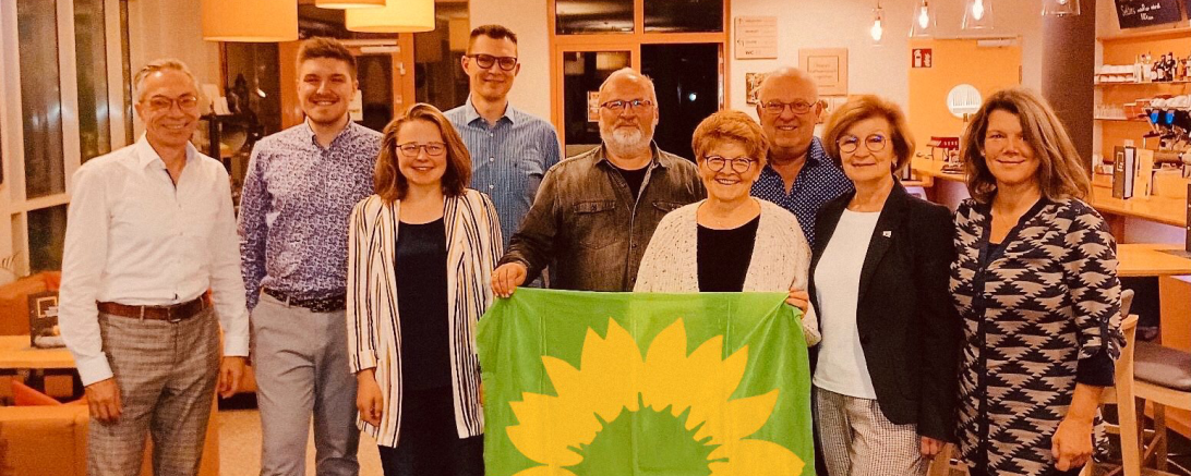 von links: Wolfgang Goschenhofer, Fabian Arndt, Elisa Pfaff, Stefan Bieber, Manfred Schormüller, Sigrun Wagner, Rudi Koukol, Ursula Kneißl-Eder, Andrea Eireiner.