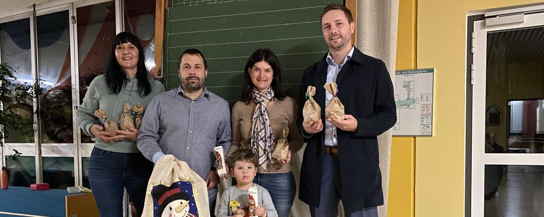 v.l: Ursula Weissgerber-Gräf (2. Vorsitzende EB), Matthias Braun (1. Vorsitzender EB), Birgit Leinfelder mit Sohn (Autohaus Leinfelder), Matthias Hoinle (Steuerkanzlei Hoinle).