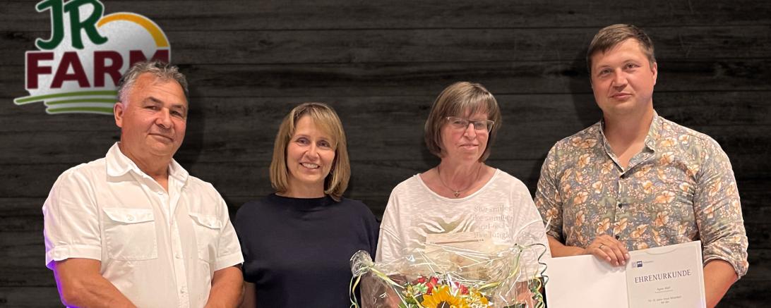 Agnes Wolf bei ihrer Ehrung für 25 Jahre Betriebszugehörigkeit.