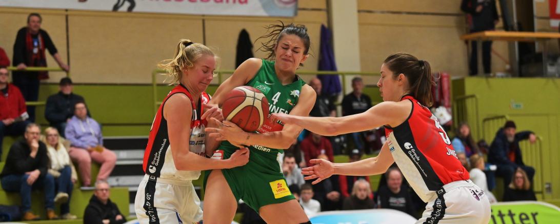 Elina Koskimies (links), Laken James (rechts) 